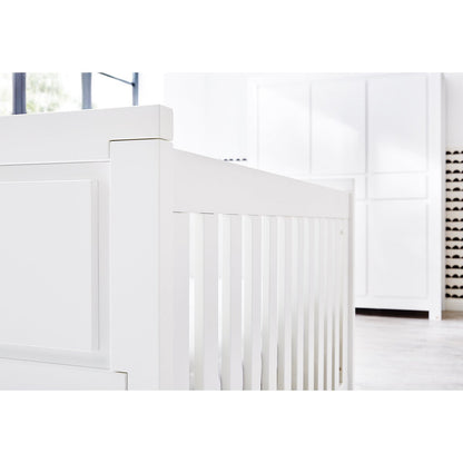 Startset 'Milk' extra breed, incl. wandplank
3 delen: ledikant, extra brede commode, wandplank