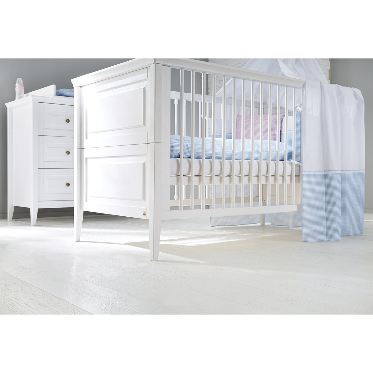 Kinderkamer 'Smilla' extra breed3 onderdelen: ledikantbed, extra breed commode, 2-deurs kledingkast