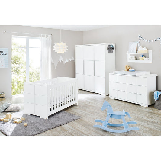 Kinderkamer 'Polar' extra breed groot, incl. wandplank4 onderdelen: ledikant, extra brede commode, grote kledingkast, wandplank