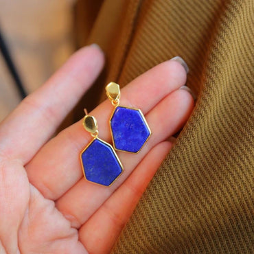 Vintage geïnspireerde natuurlijke oceaanblauwe Lapis Lazuli hexagon drop oorbellen - Goud vermeil -AAAA Kwaliteit